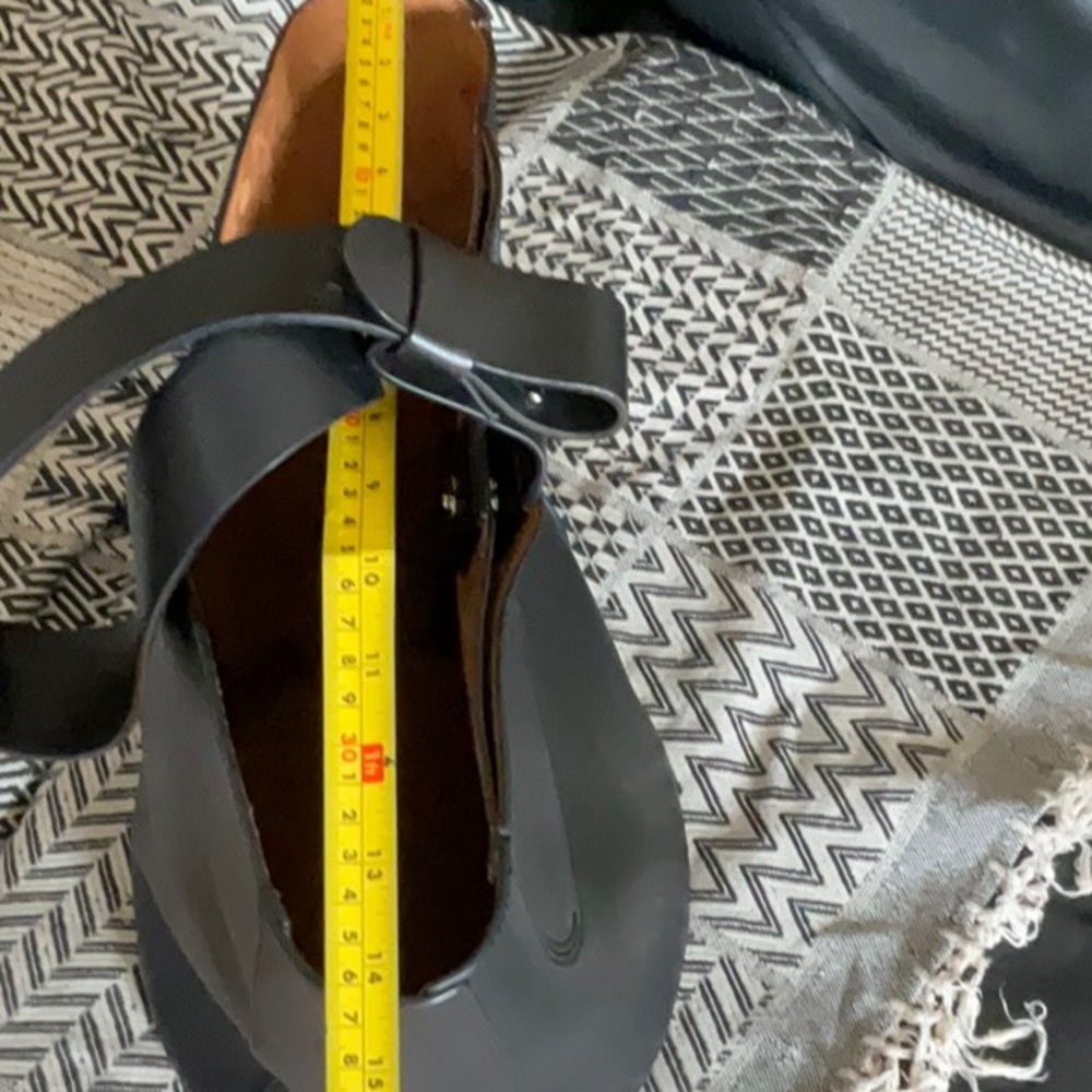 Zara Large Leather Bucket Bag

$239 - Picture 12 of 14